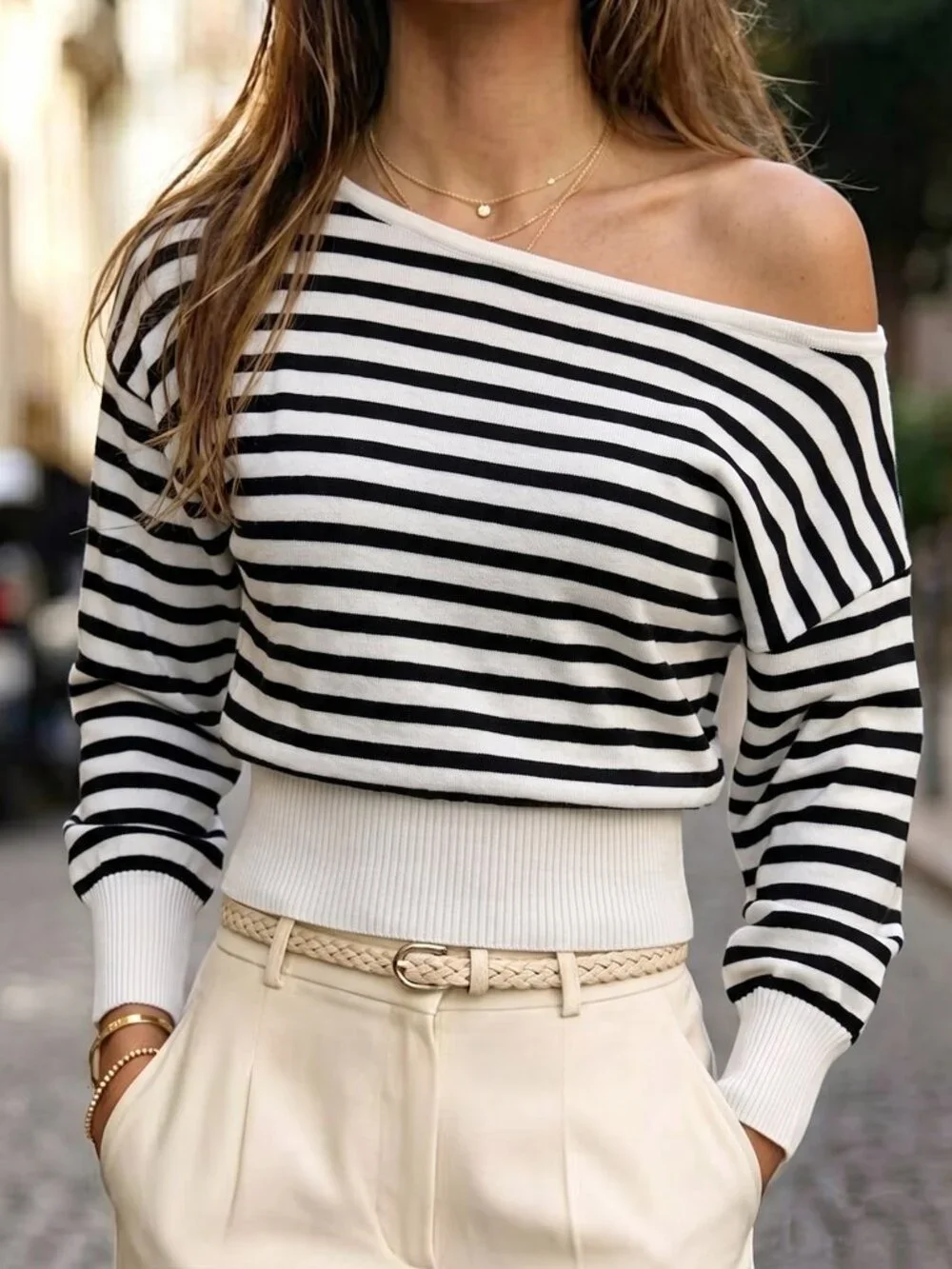 Black And White Casual Women's Off-Shoulder Contrast Stripe Long Sleeve Sweater